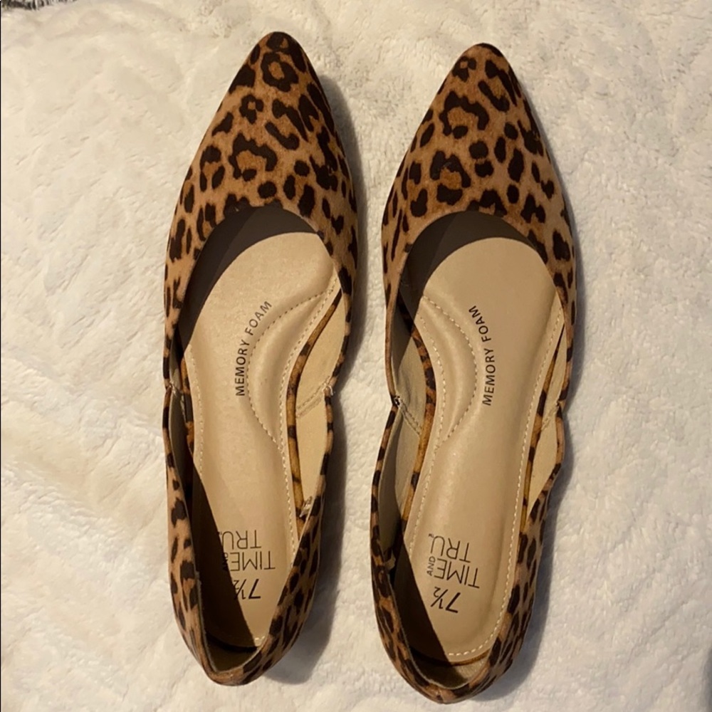 Leopard print flat shoes